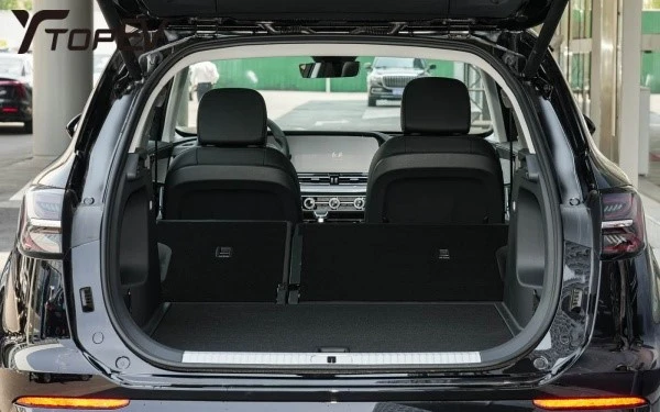 Hongqi HS5 trunk space Hongqi HS5 trunk space